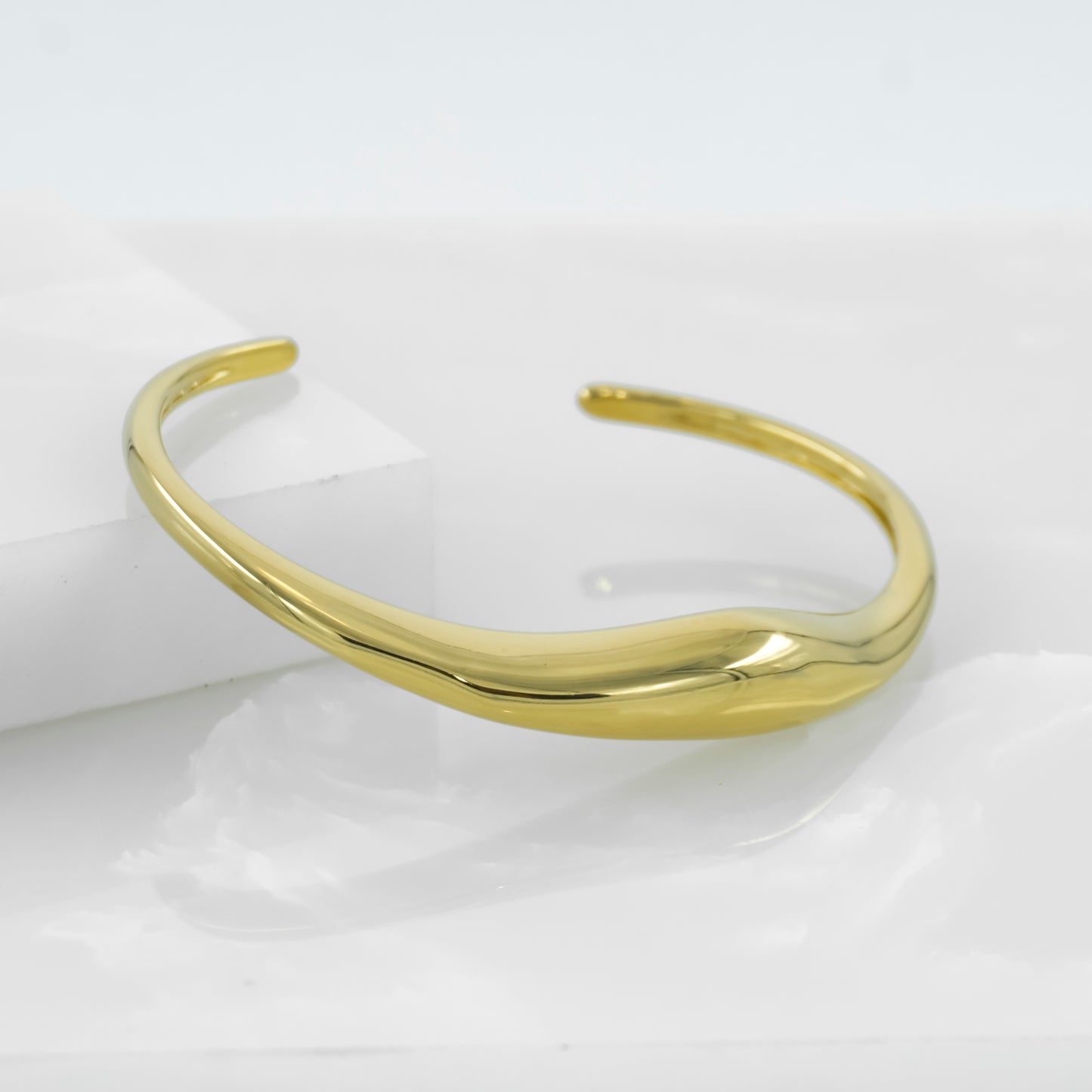 Lustre Loop Cuff_Bracelet