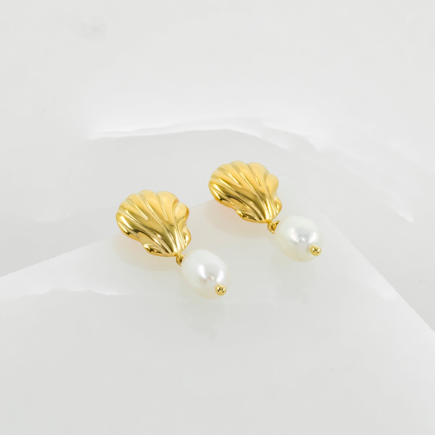 Sea shell pearl earring