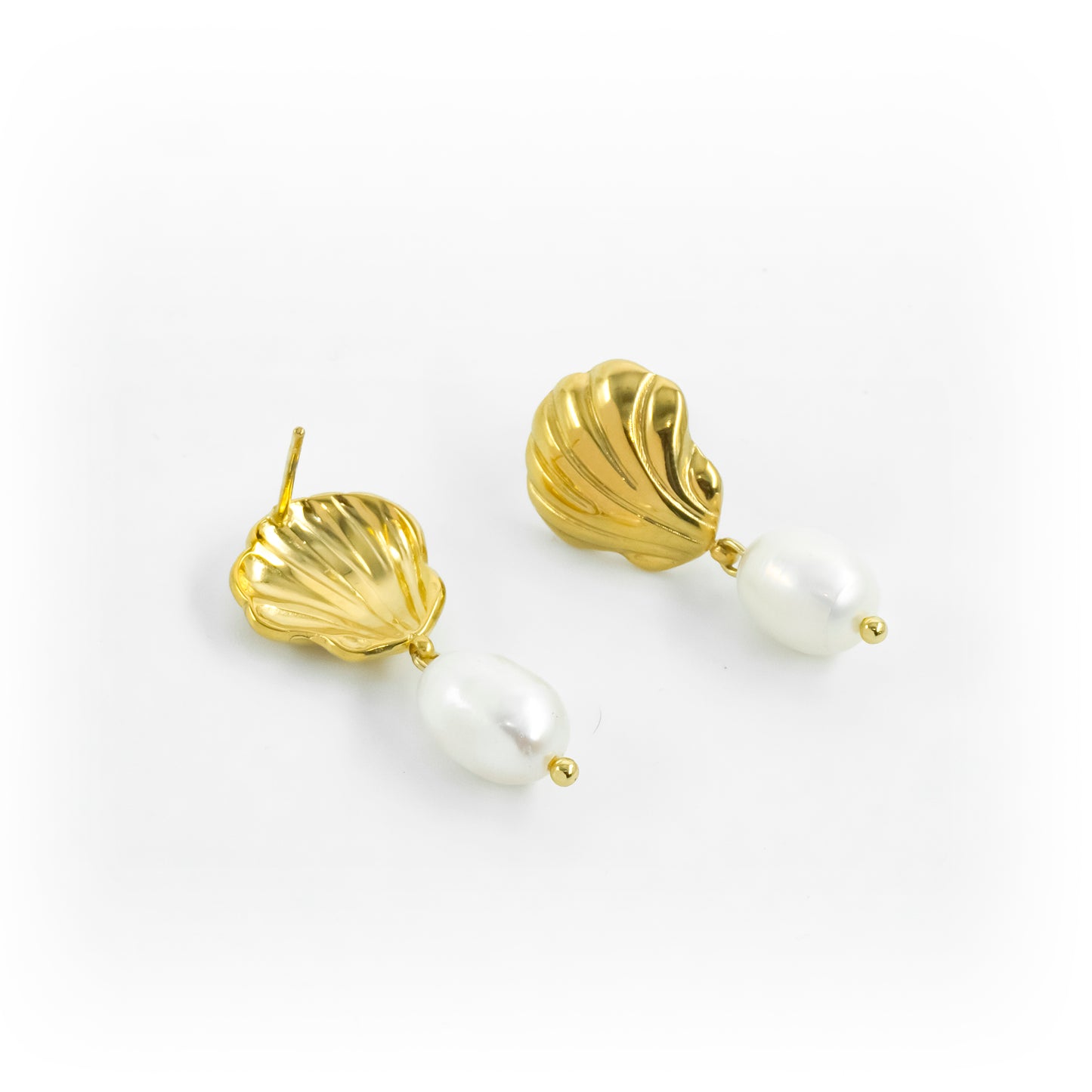 Sea shell pearl earring