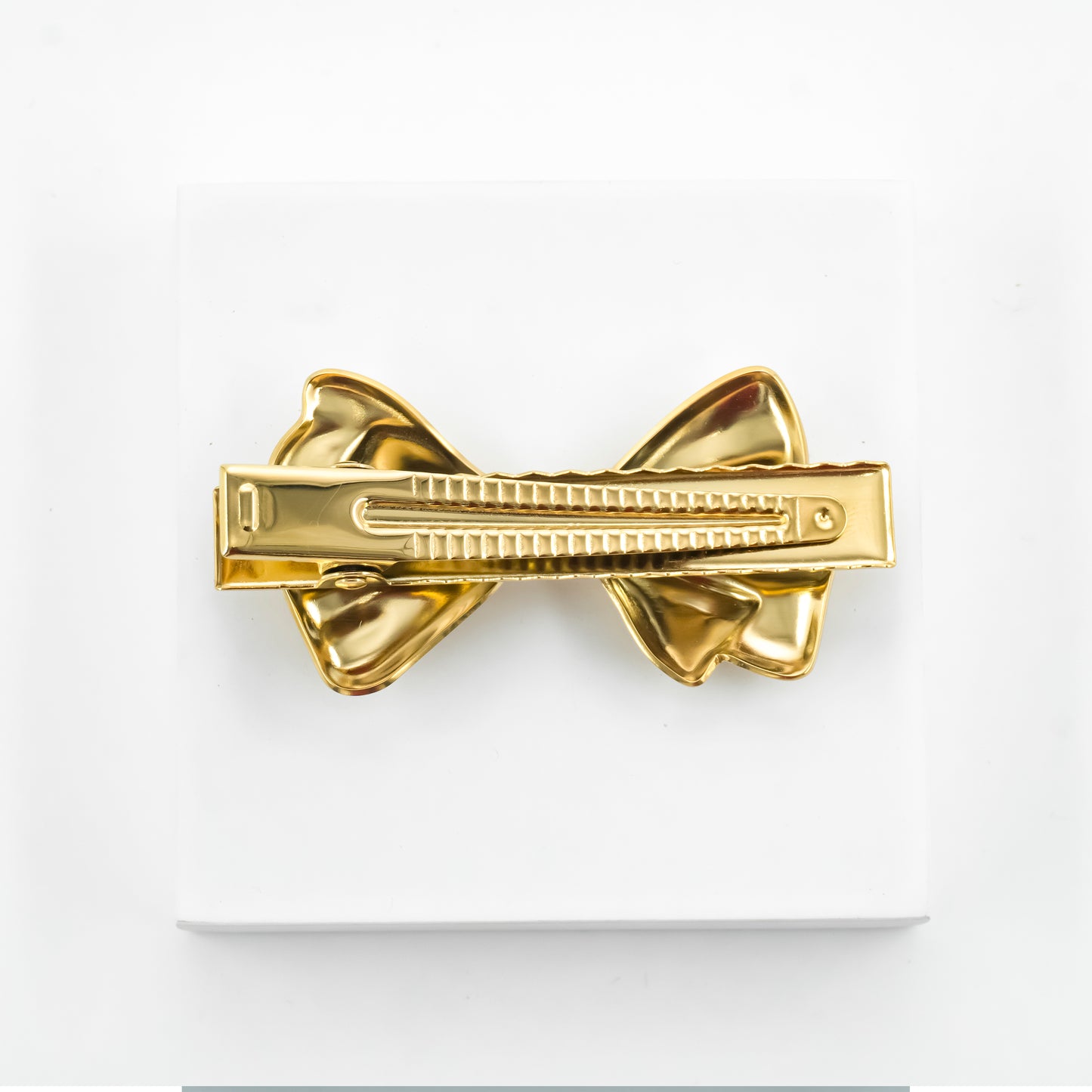 Golden bow hair clip
