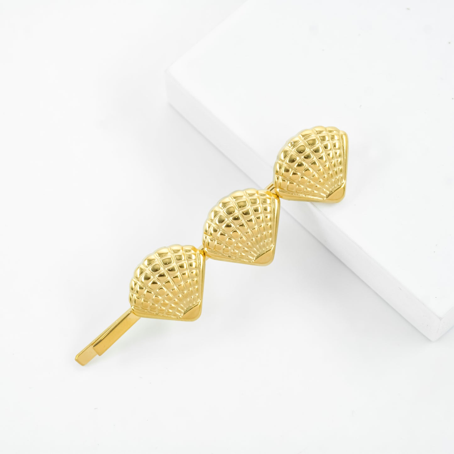 Golden shell hair pin