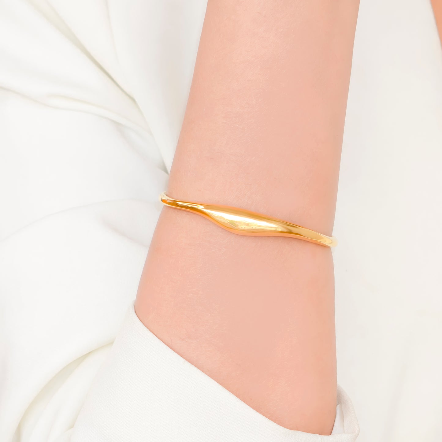 Lustre Loop Cuff_Bracelet