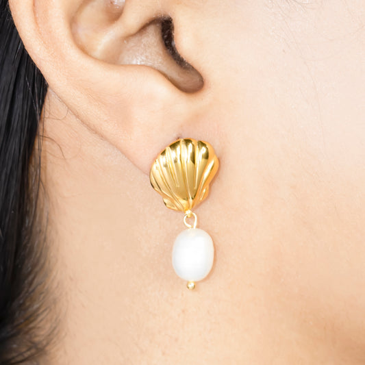 Sea shell pearl earring