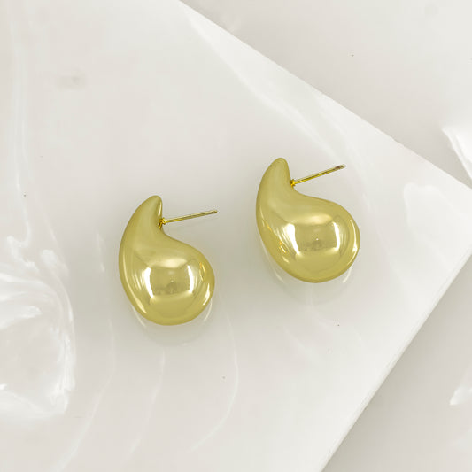 Teardrop studs