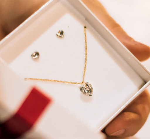Rogers & Hollands Dazzling Jewelry